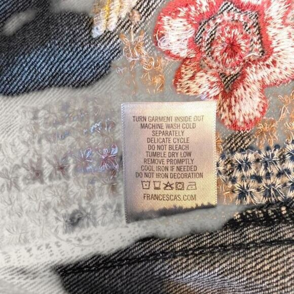 Francesca's Jean/Denim Jacket Sz S Mi ami Floral Embroidered Embellished Spring - Picture 10 of 12